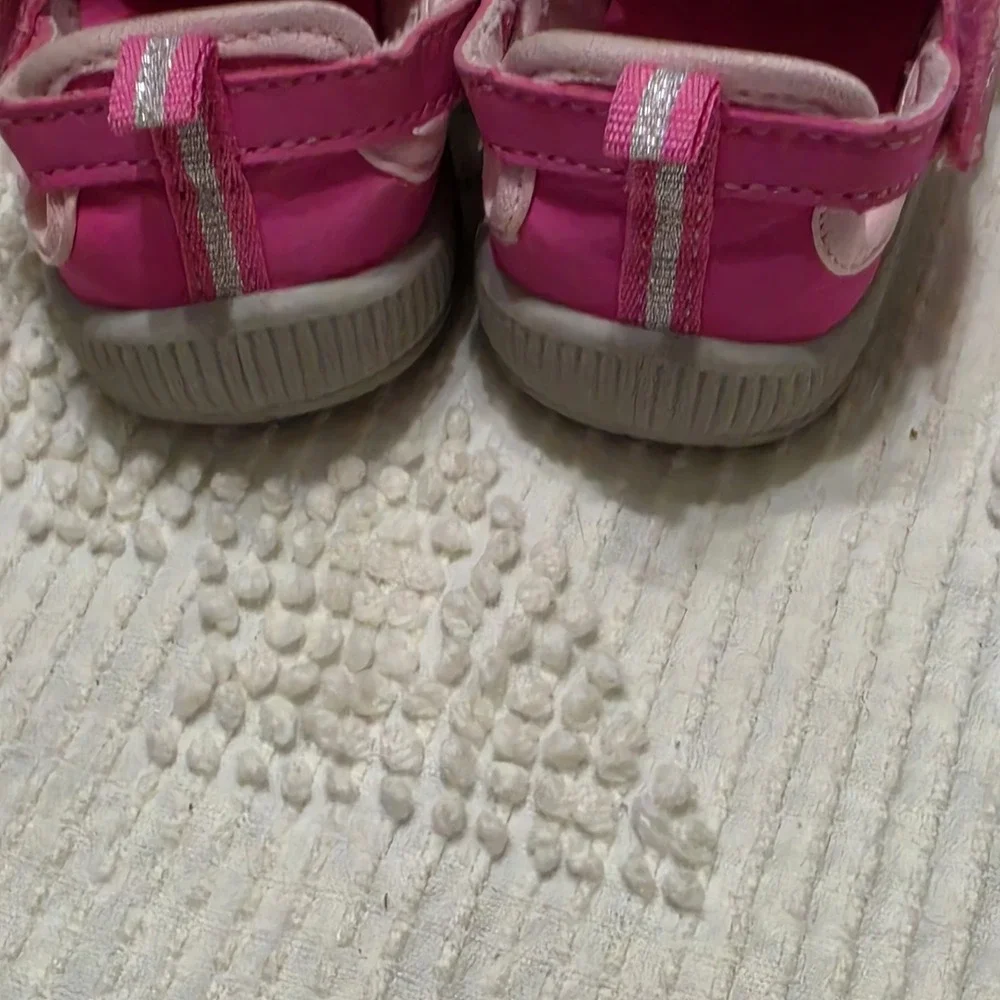 OshKosh Toddler Girls Everyplay Bump Toe Sandal Size 7 M Outdoor